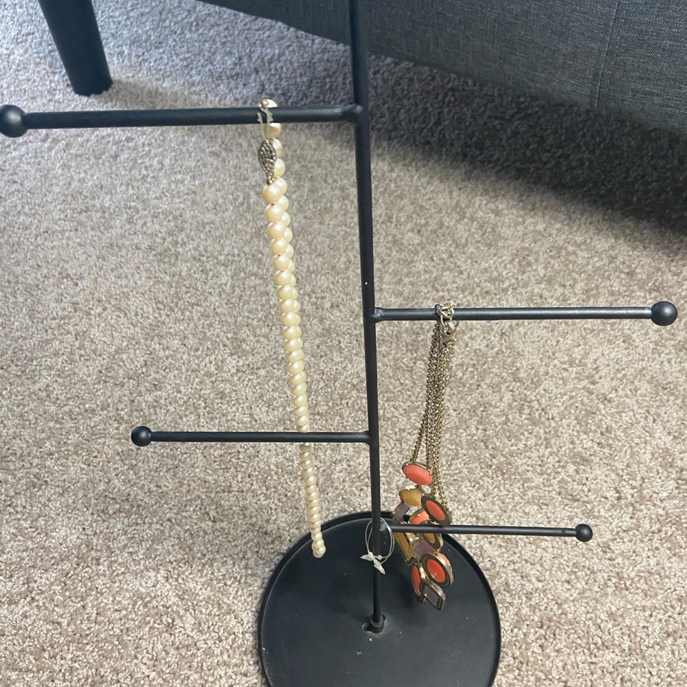 Jewelry hanger